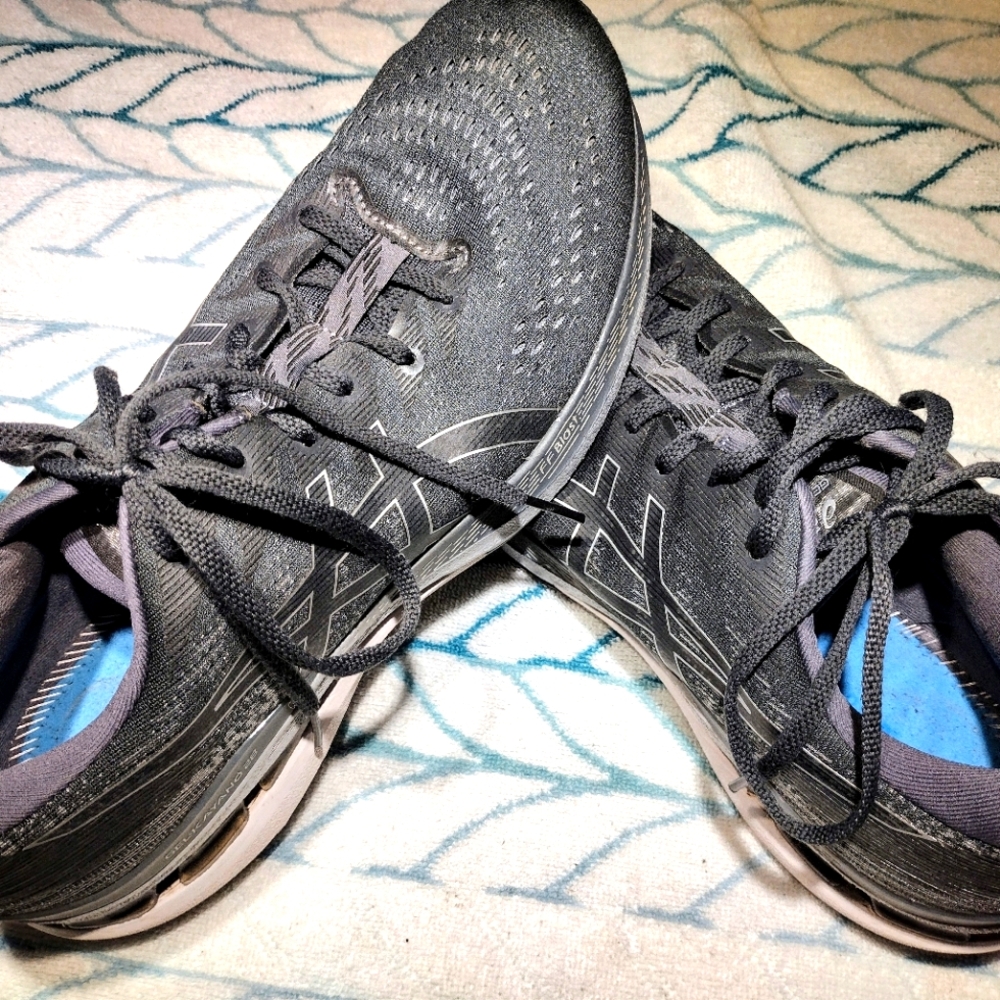 Asics Gel Kayano 28 used once 11.5
